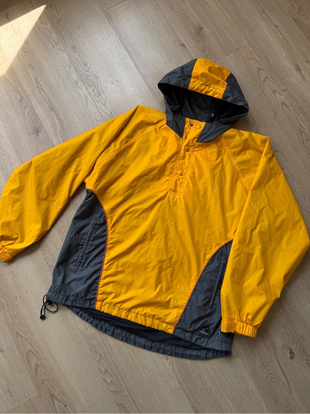 Bike Performance Yellow Hooded Windbreaker Jacket Men's Large Y2K Cycling Shell
